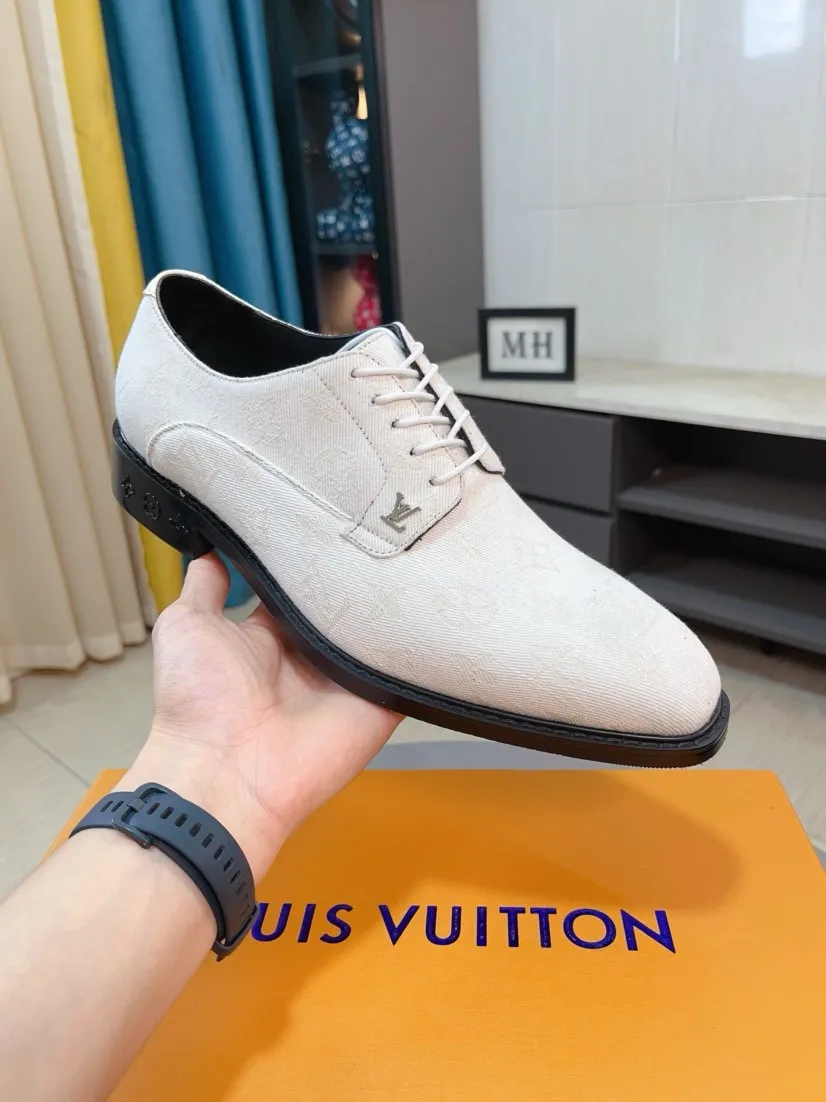 Ex-factory price 720🌹🌹High version [LV] Louis Vuitton's popular casual leather shoes🎖Fashionable and elegant🎖🎖Material: Original imported open-edge beaded cowhide, washed cowhide leather lining, original open-molded rubber outsole, high-end and classy, ​​elegant quality, instantly transforming into a handsome man ❤❤Standard\nNumber: 38-44